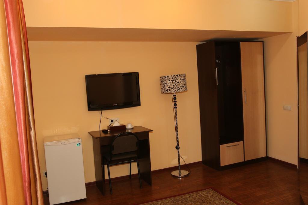 Kausar Hotel Almaty Room photo